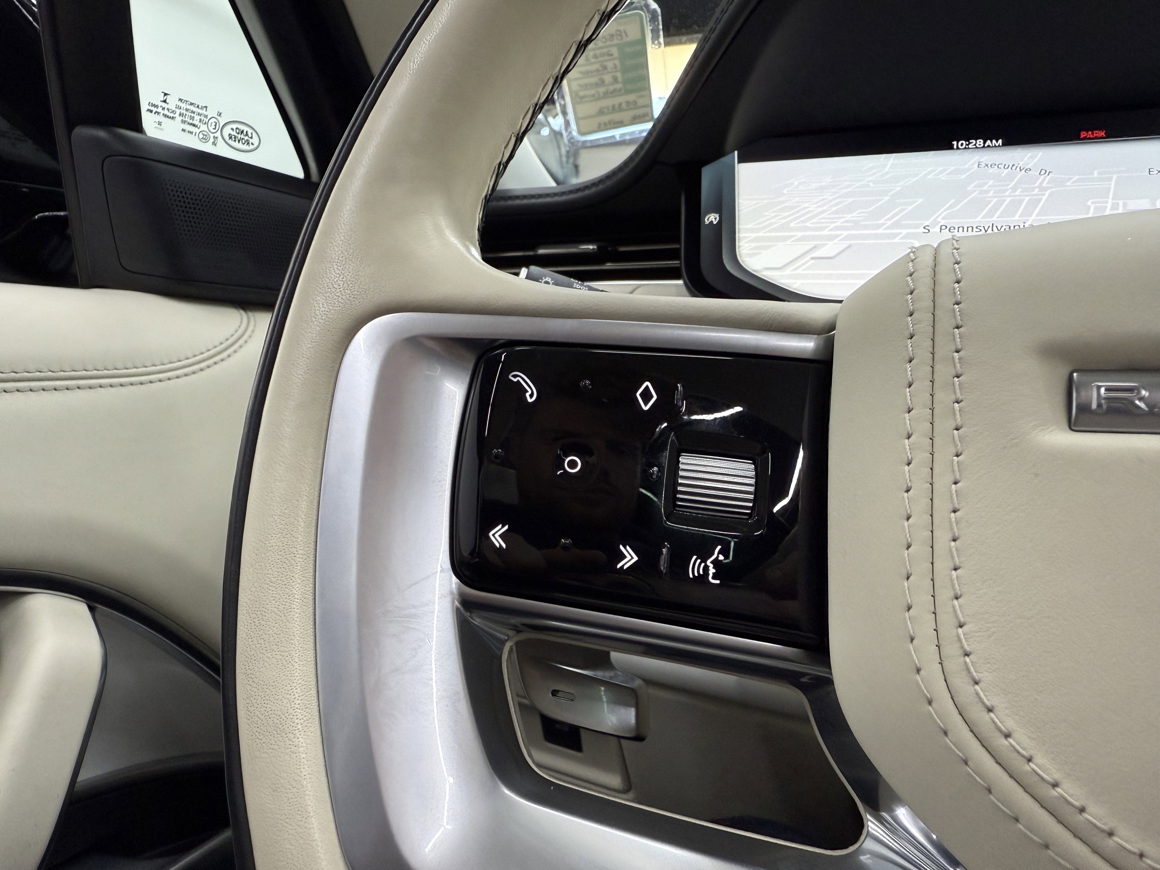 Used 2023 Land Rover Range Rover SV image 18