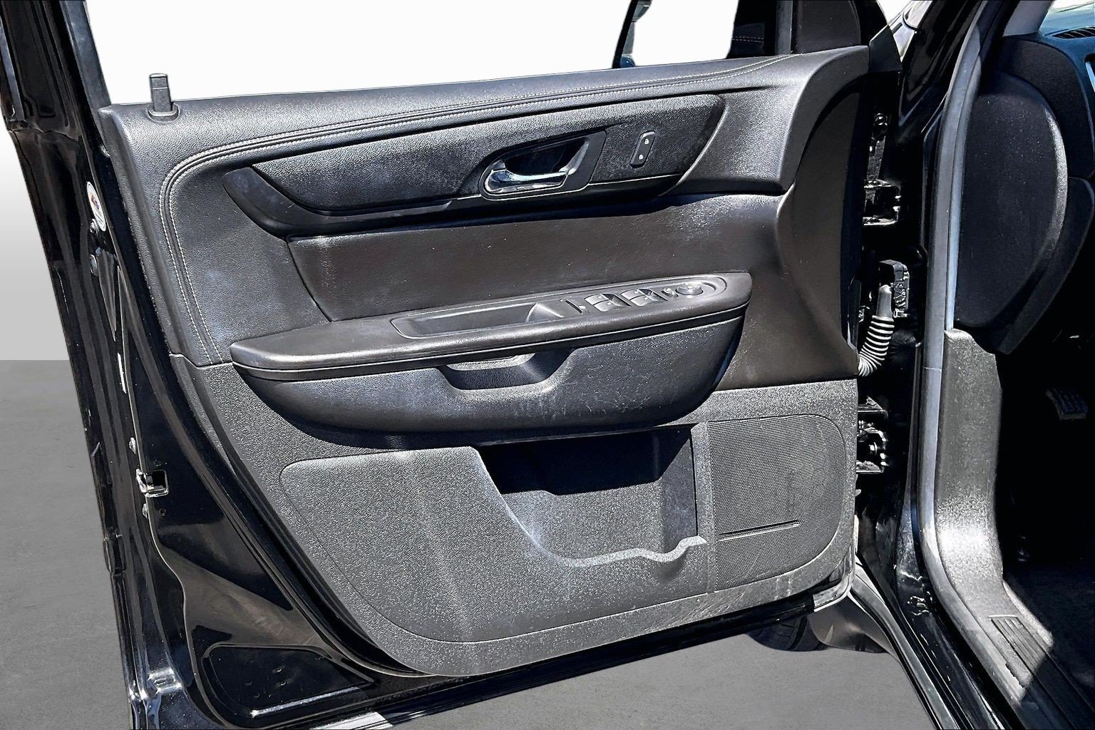 Used 2017 Chevrolet Traverse LT w/ Style and Technology Package FWD image 17