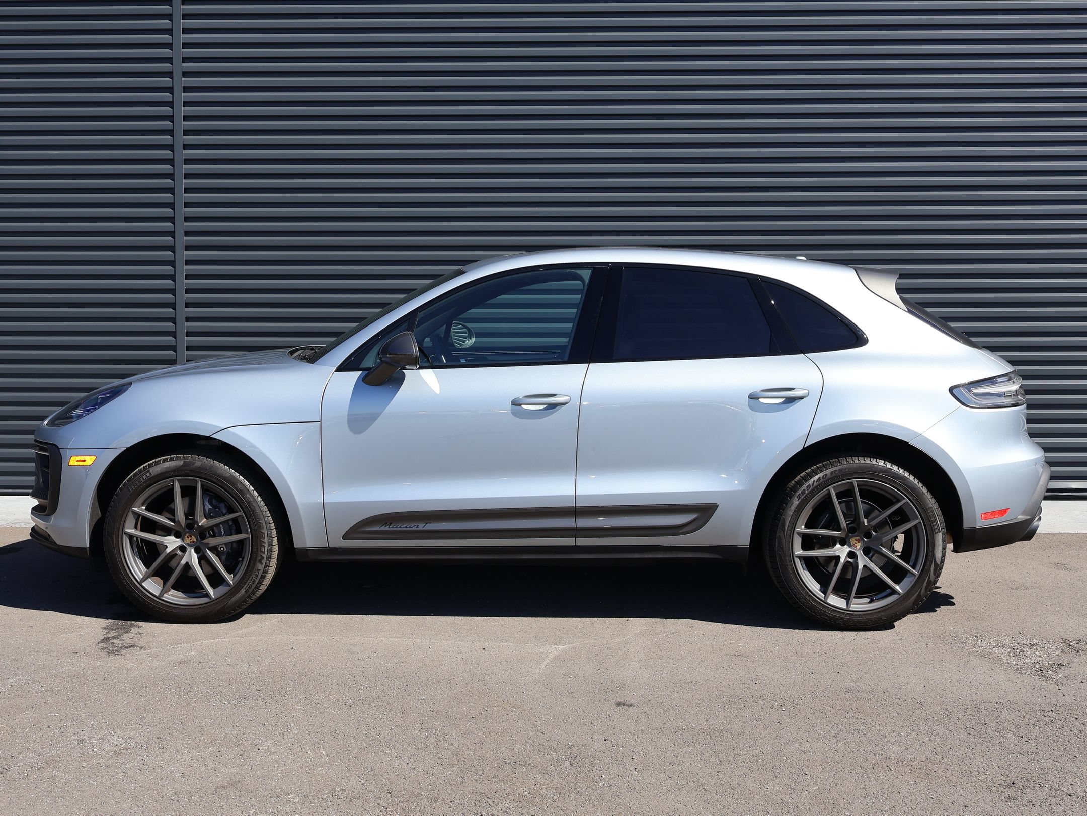 Certified 2024 Porsche Macan Turbo AWD/4WD image 2
