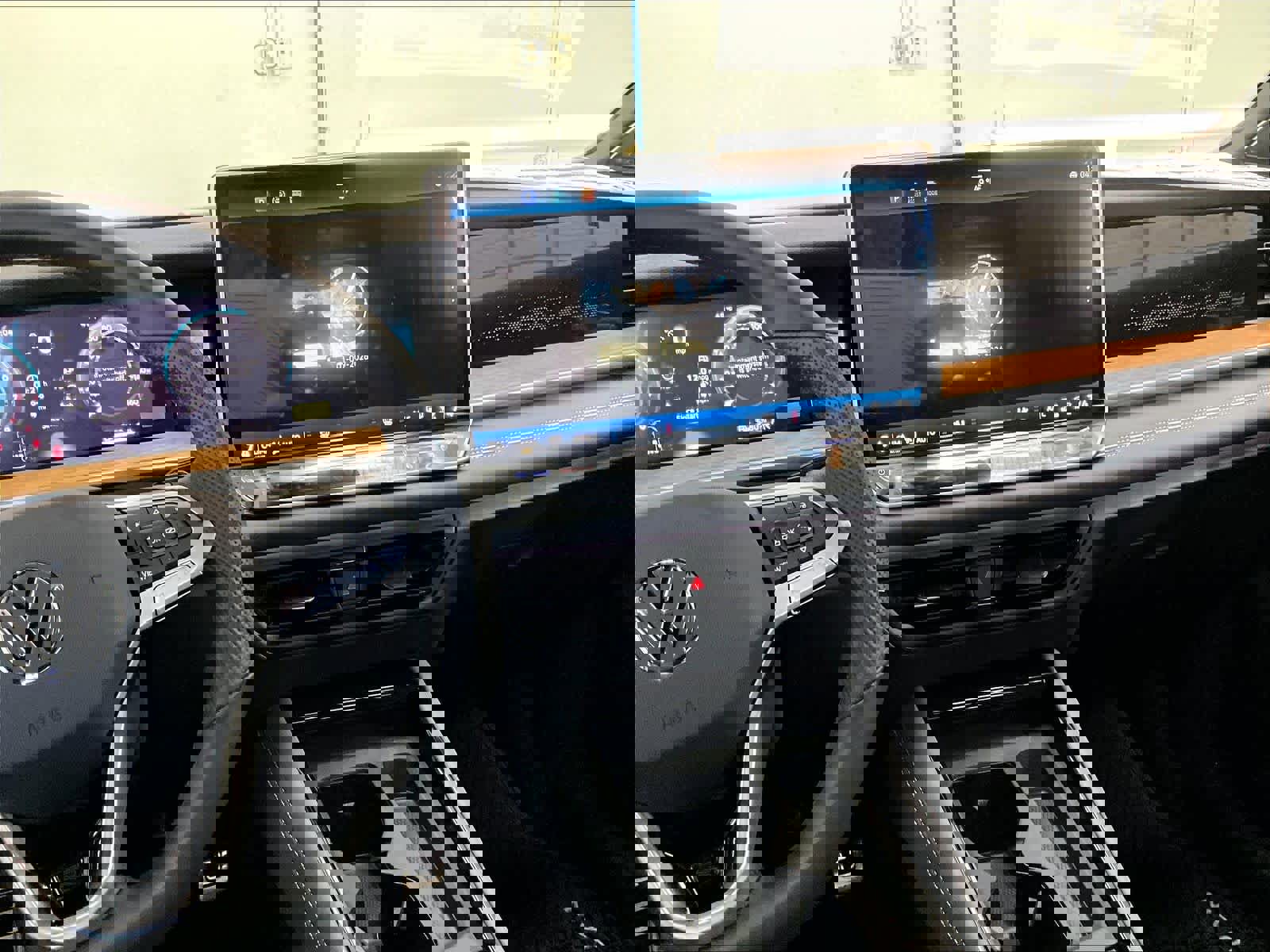 New 2026 Volkswagen Tiguan SEL R-Line image 9