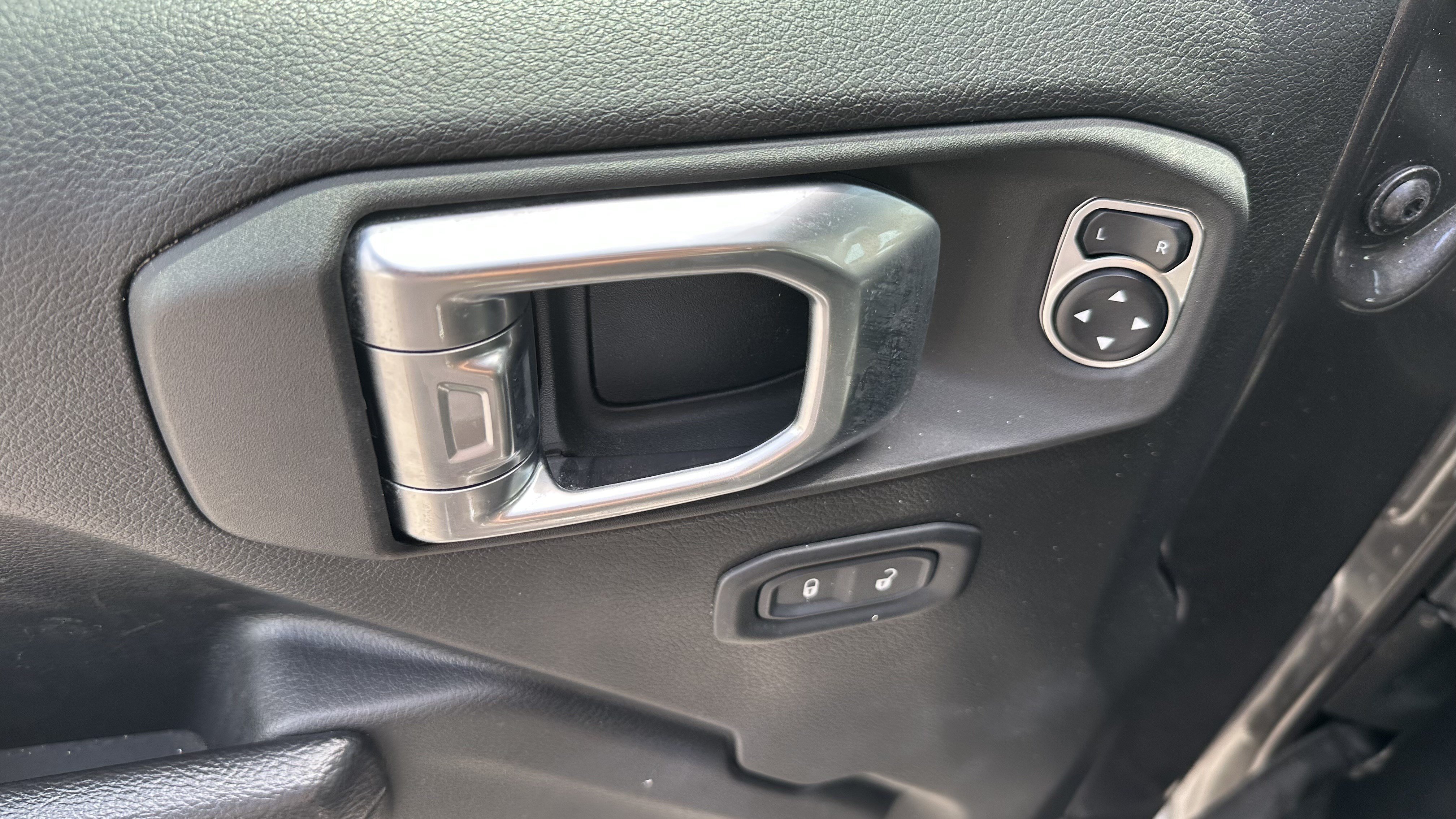 Used 2024 Jeep Wrangler Unlimited Sport AWD/4WD image 18