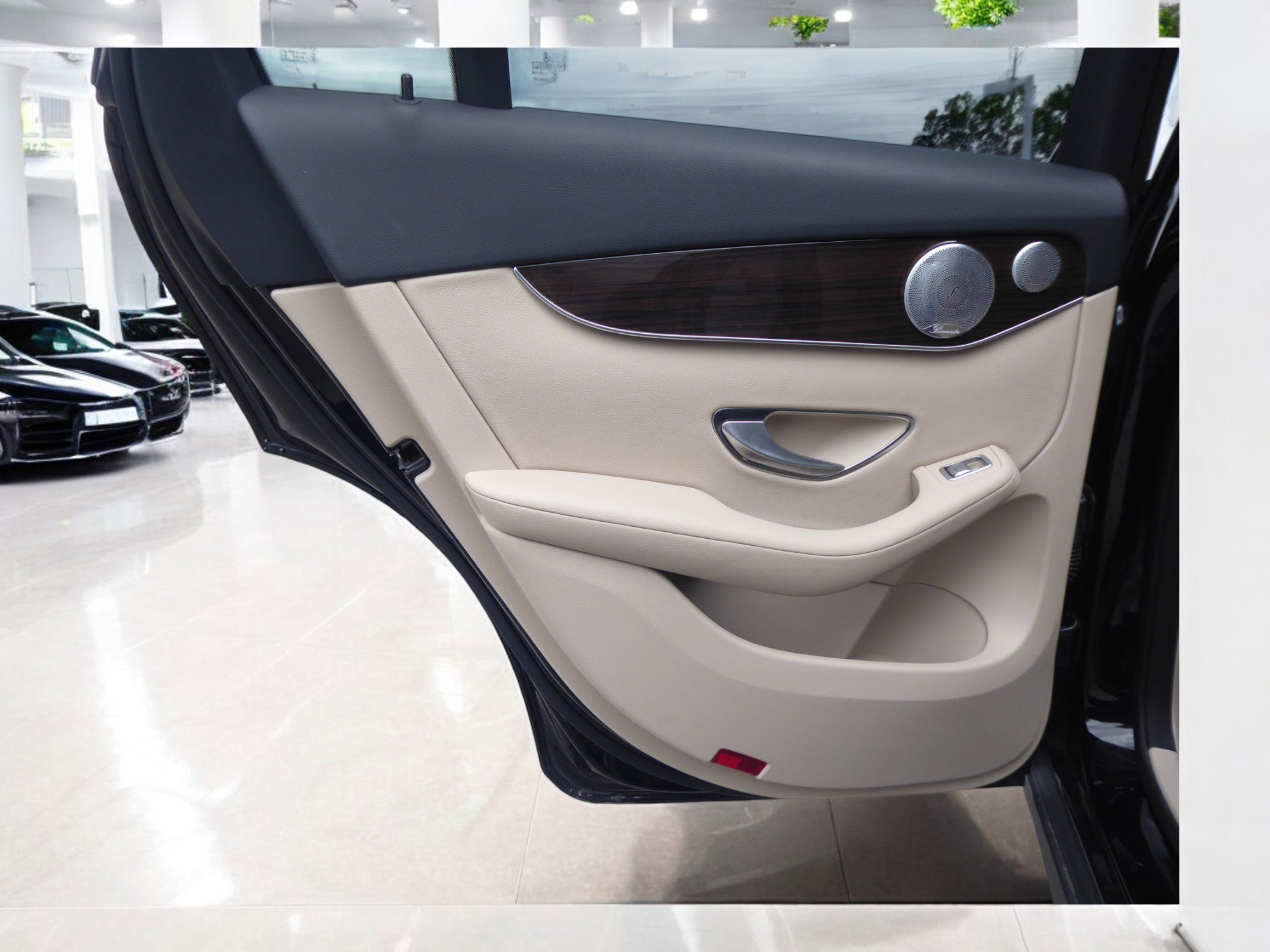 Used 2019 Mercedes-Benz GLC 300 4MATIC w/ Premium Package image 20