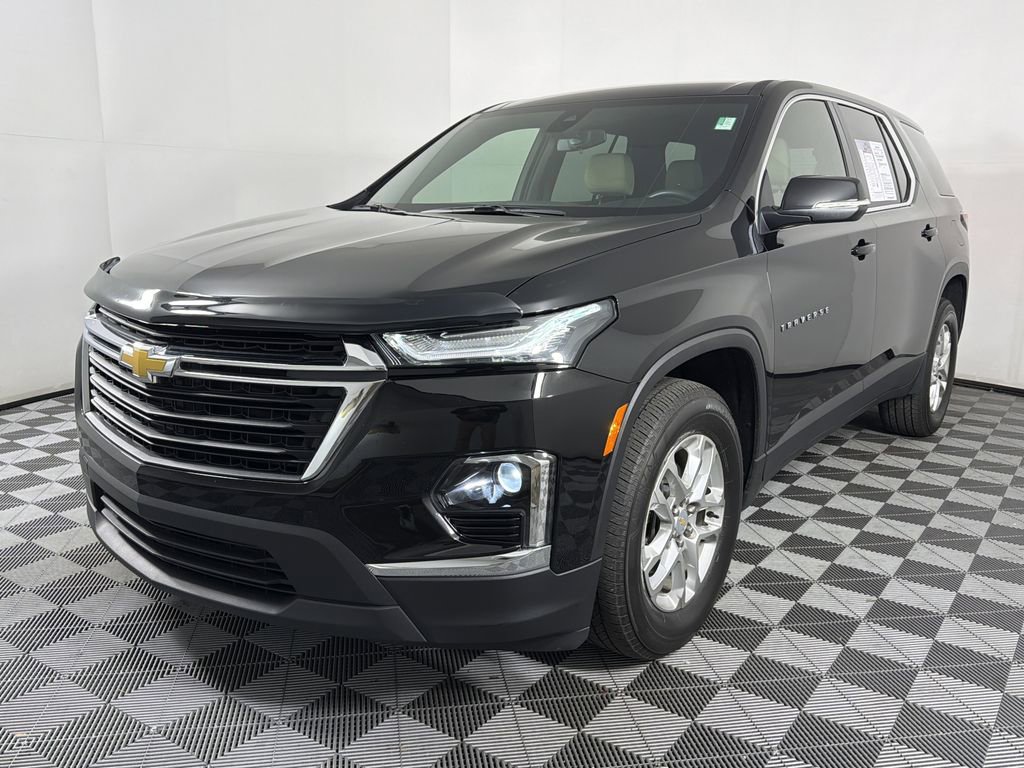 Used 2023 Chevrolet Traverse LS w/ Safety Package image 3