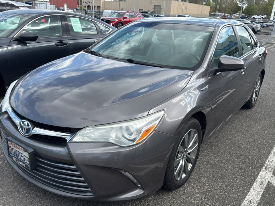 Used 2016 Toyota Camry XLE w/ Moonroof Package FWD image 9
