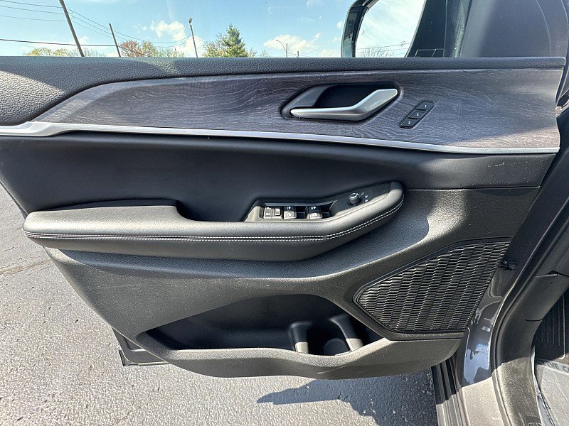 Used 2024 Jeep Grand Cherokee Limited image 22