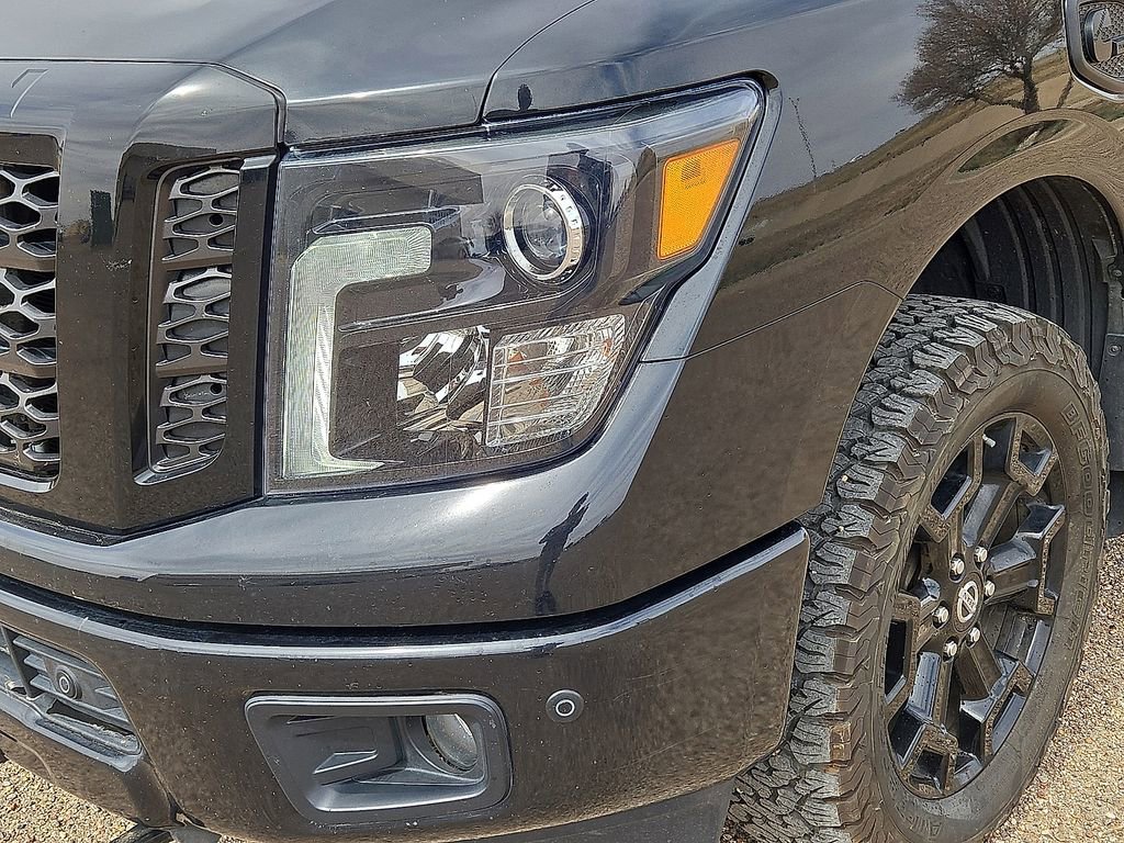 Used 2019 Nissan Titan SV w/ SV Convenience Package image 9