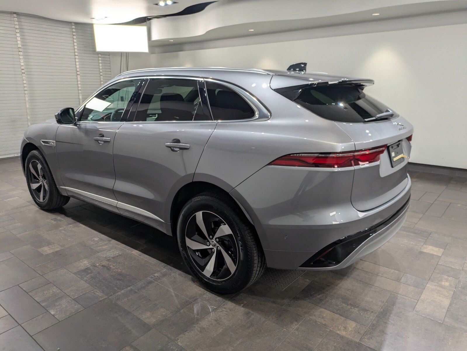New 2026 Jaguar F-PACE R-Dynamic S AWD/4WD image 4