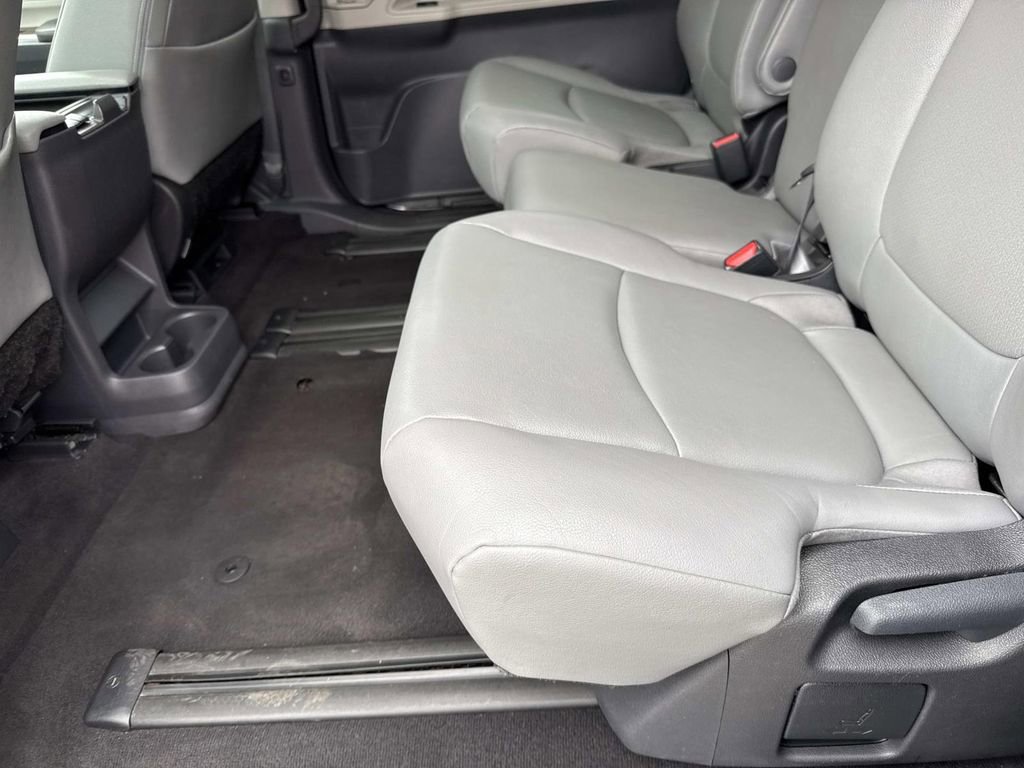Used 2023 Toyota Sienna XLE image 13