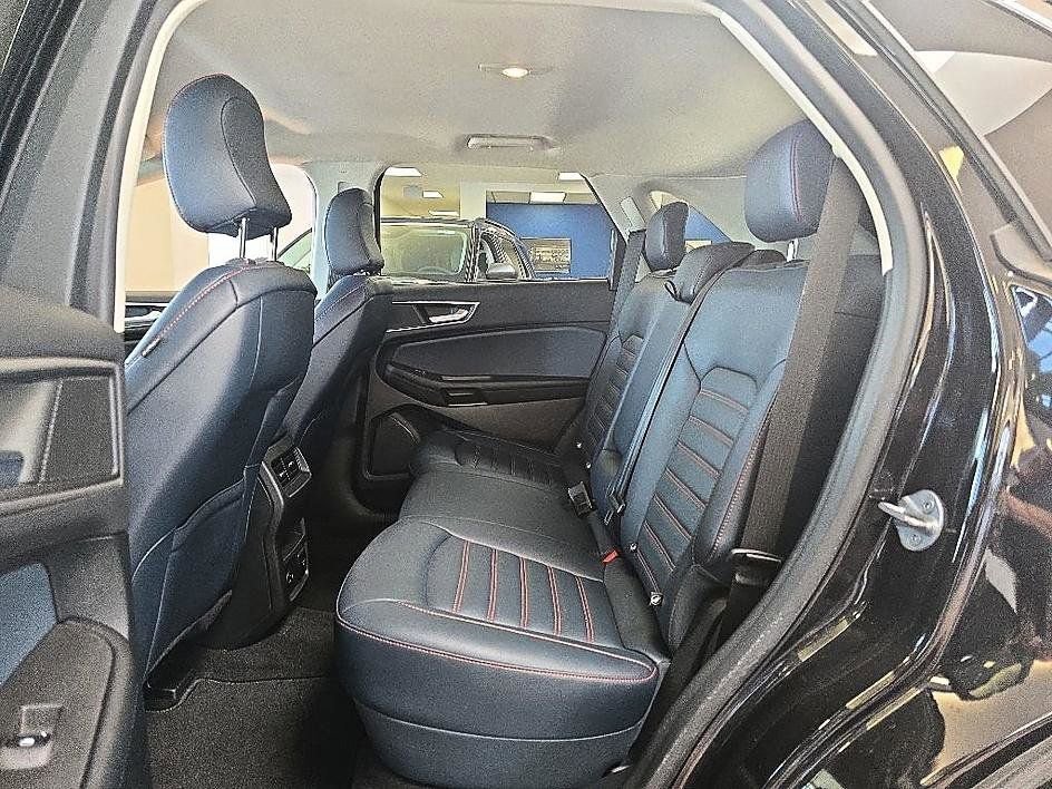 Used 2022 Ford Edge SEL w/ Sport Appearance Package AWD/4WD image 29