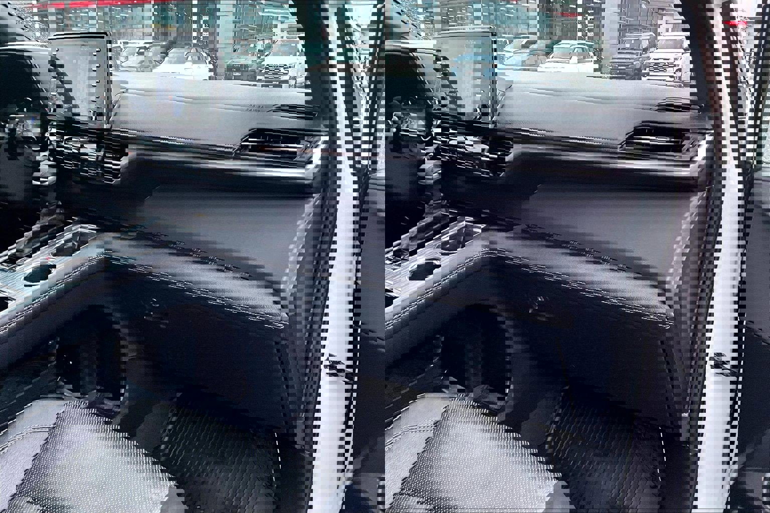 Used 2023 Toyota Sienna XSE image 15