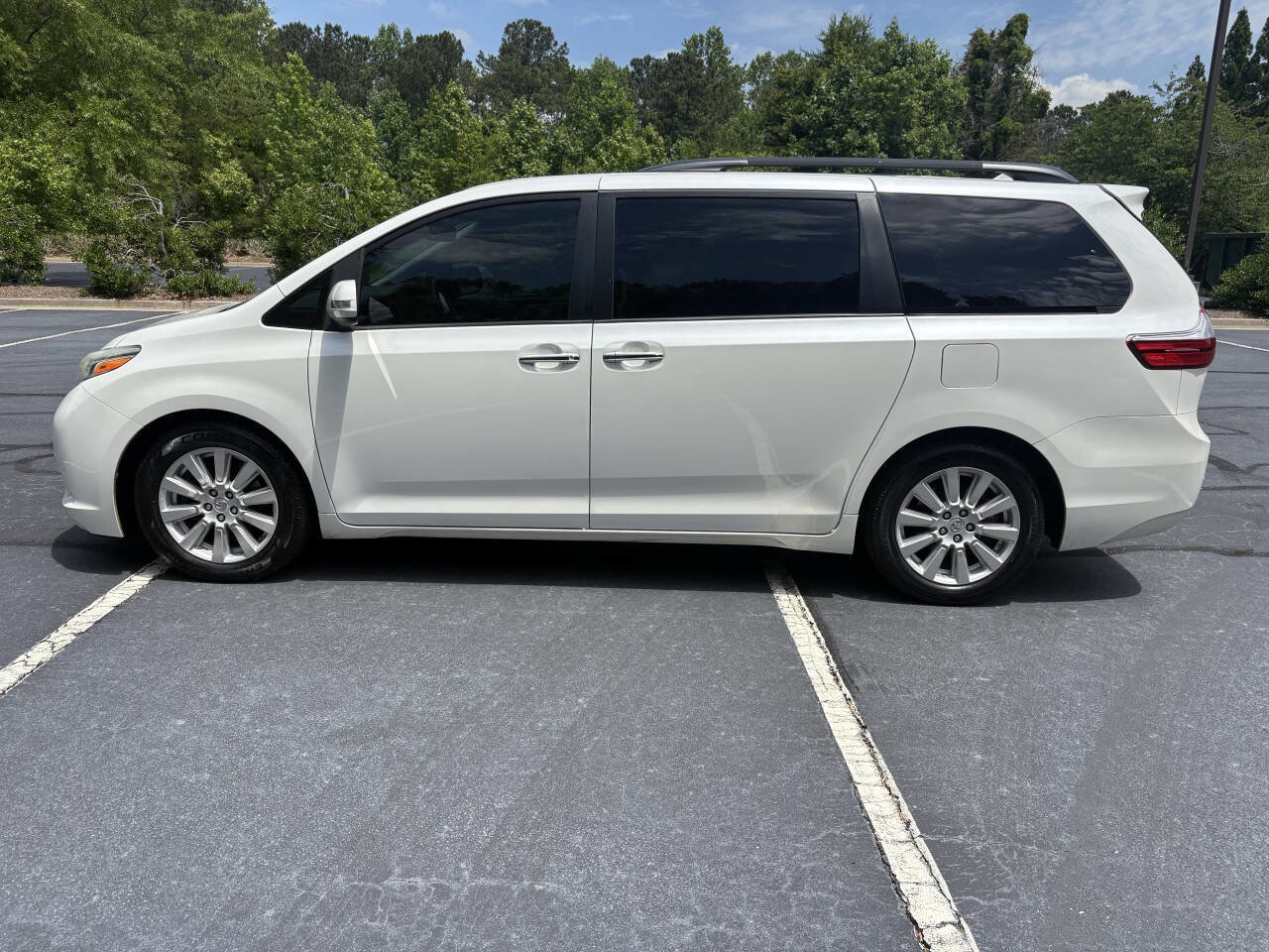 Used 2017 Toyota Sienna Limited Premium FWD image 7