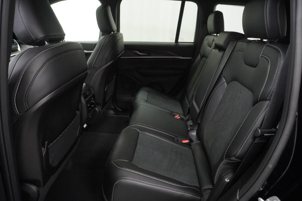 New 2026 Jeep Grand Cherokee Altitude AWD/4WD image 17