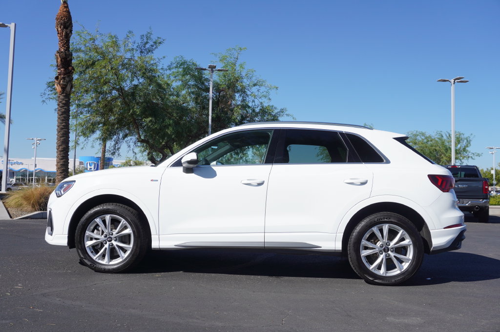Used 2025 Audi Q3 2.0T Premium AWD/4WD image 2