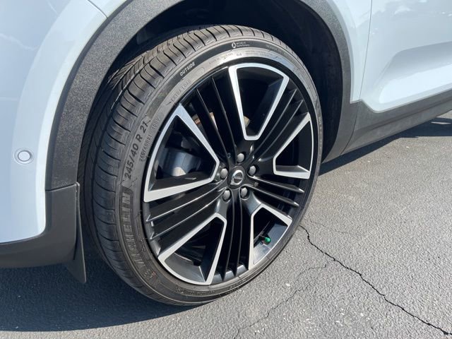 Used 2024 Volvo XC40 B5 Plus w/ Protection Package Premier image 14
