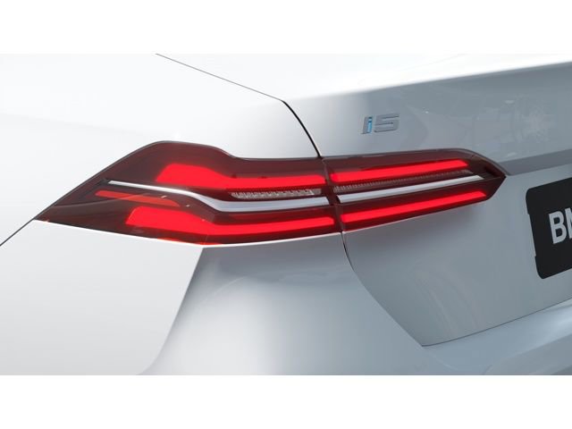 New 2026 BMW i5 eDrive40 w/ Premium Package image 8