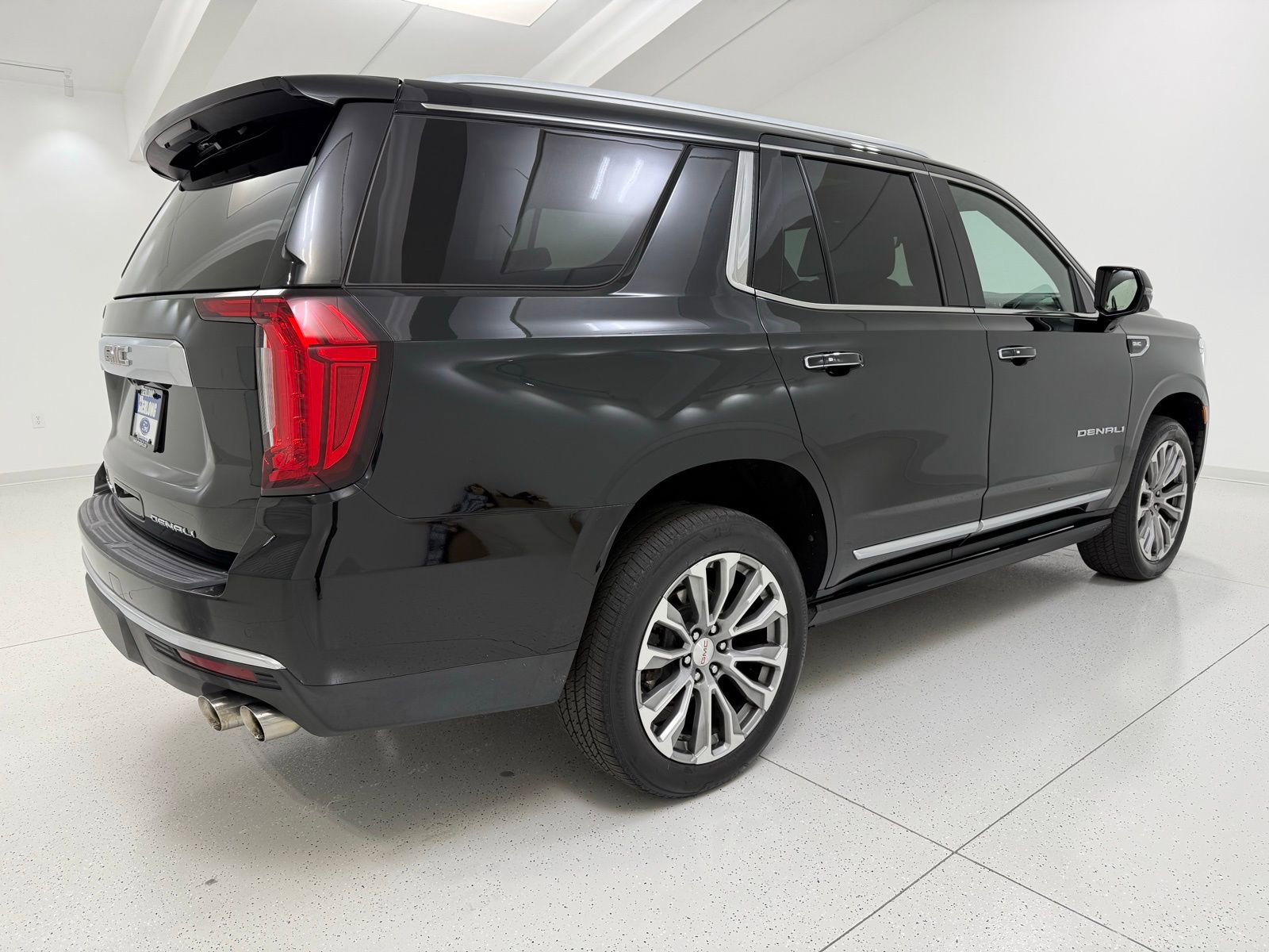 Used 2021 GMC Yukon Denali w/ Denali Premium Package image 7