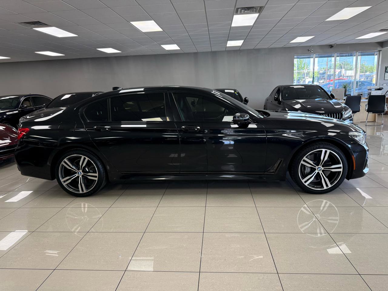 Used 2018 BMW 750i image 6