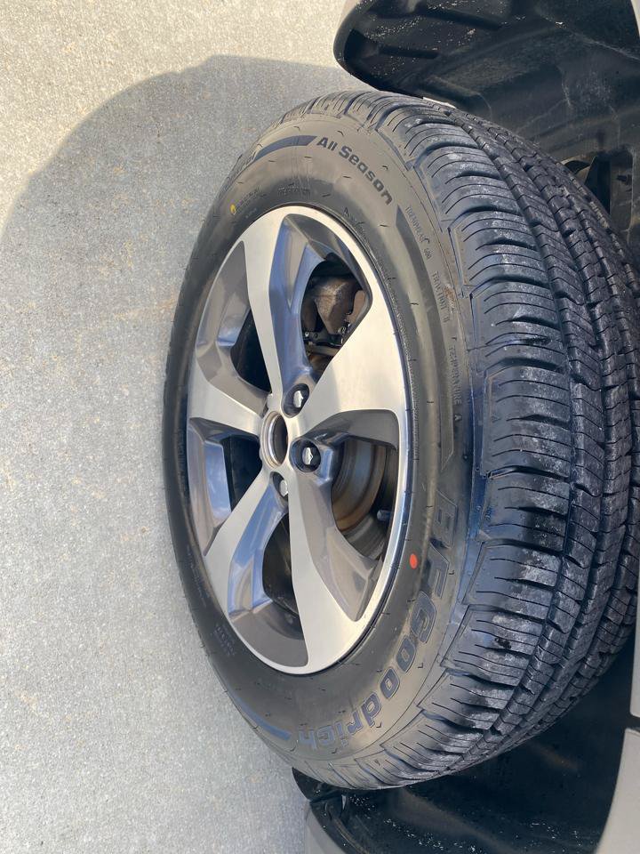 Used 2019 Jeep Cherokee Limited w/ Technology Group AWD/4WD image 12