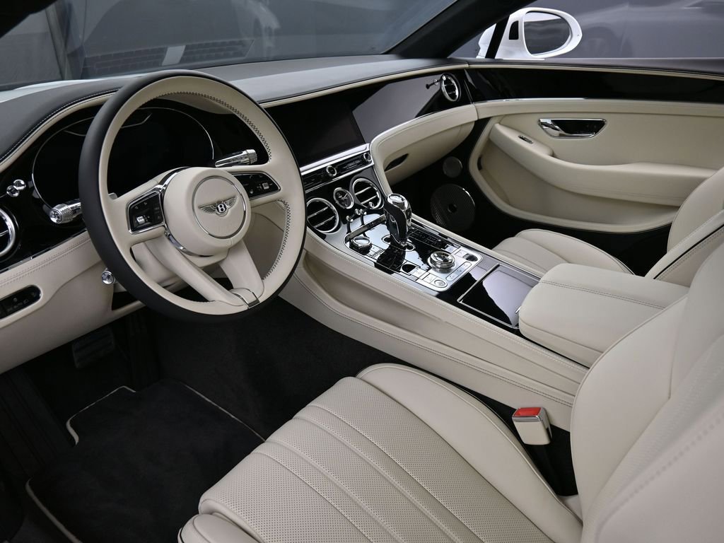 Used 2024 Bentley Continental GT image 4