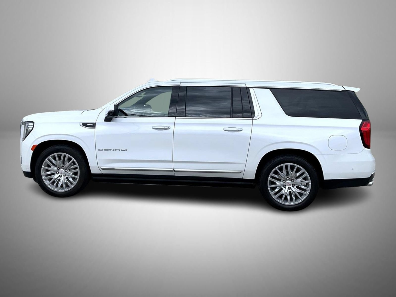 Used 2023 GMC Yukon XL Denali w/ Denali Reserve Package AWD/4WD image 8