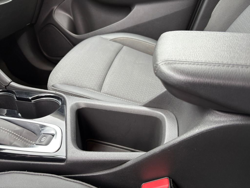 Used 2022 Buick Encore GX Select w/ Sport Touring Package image 2