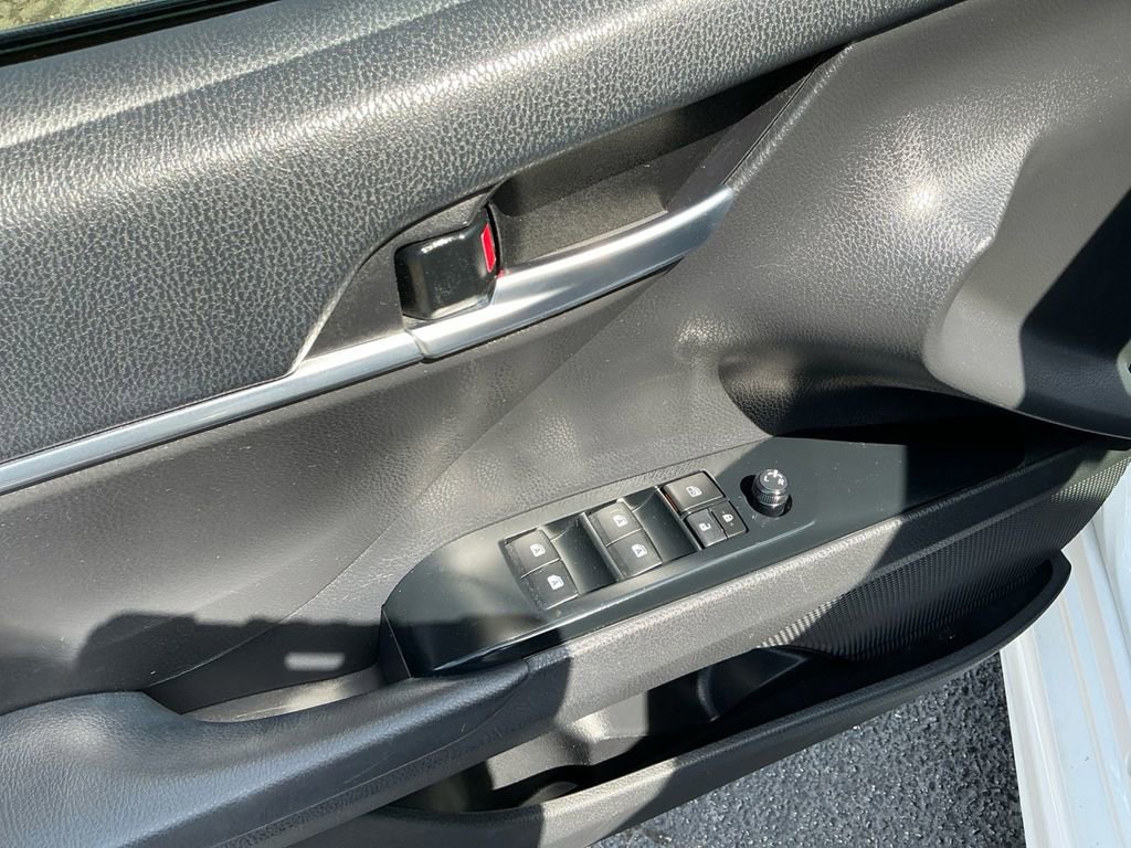 Used 2019 Toyota Camry SE image 16