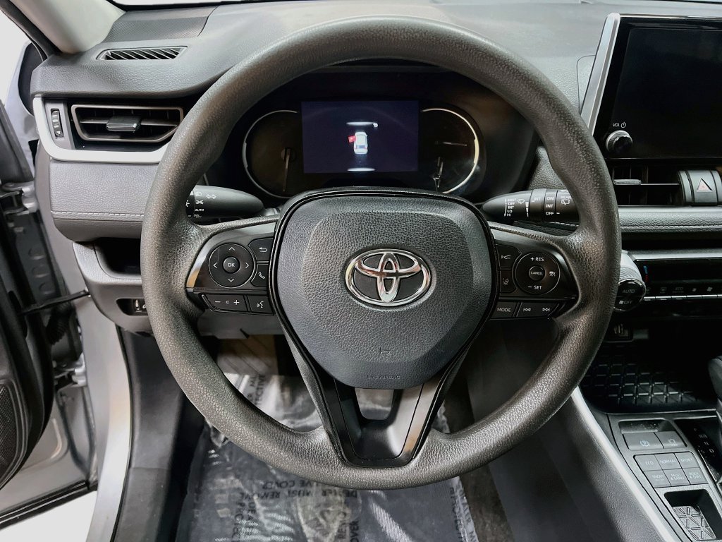 Used 2025 Toyota RAV4 XLE AWD/4WD image 11