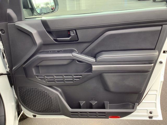 Used 2025 Toyota Tacoma SR5 image 39