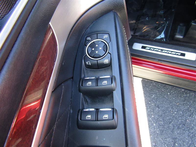 Used 2017 Ford Explorer Platinum image 11