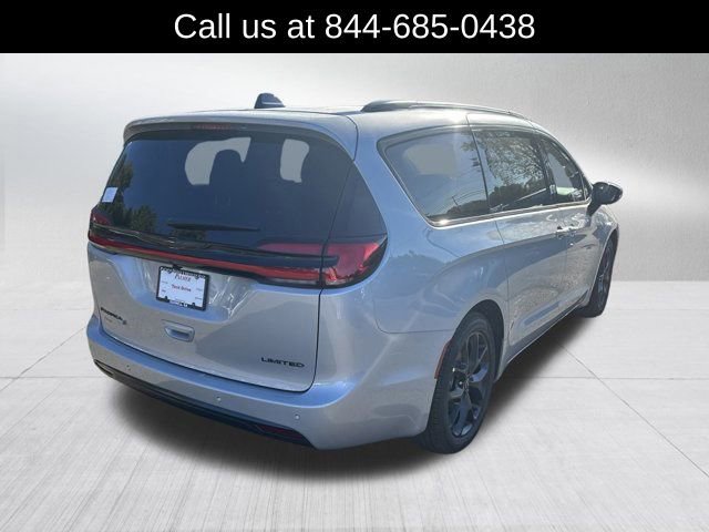 New 2026 Chrysler Pacifica Limited image 5
