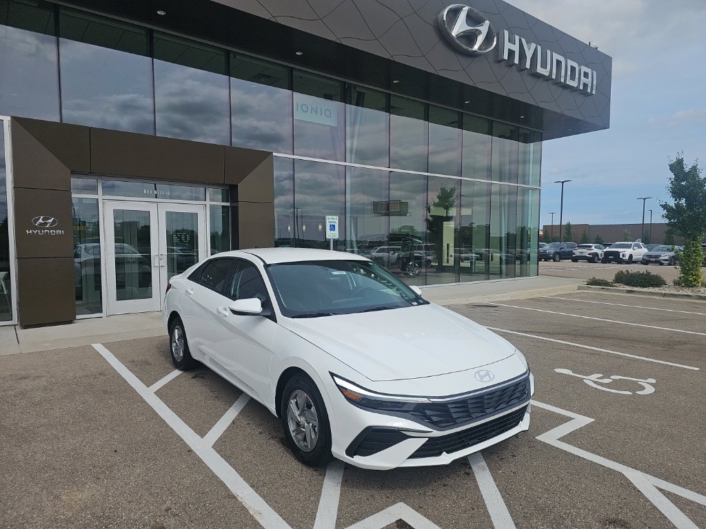 New 2026 Hyundai Elantra SE FWD image 7