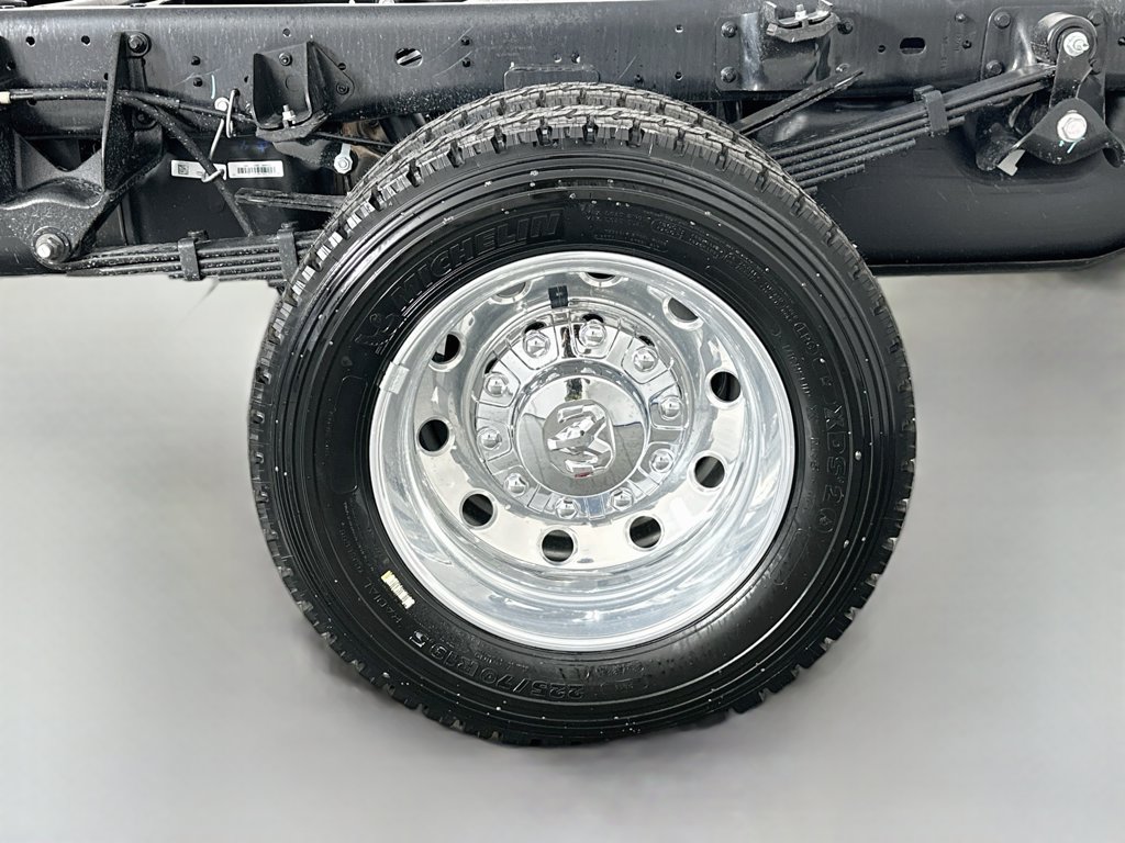 New 2026 RAM 4500 4x4 Crew Cab DRW w/ Laramie Trim Package image 15