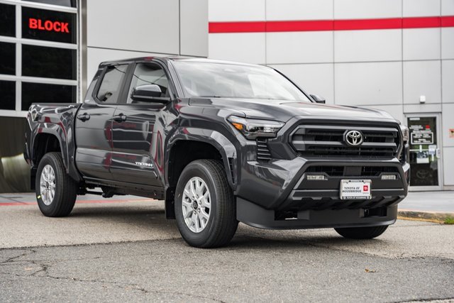 New 2025 Toyota Tacoma SR5
