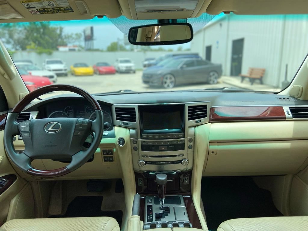 Used 2013 Lexus LX 570 4WD w/ Luxury Pkg image 32