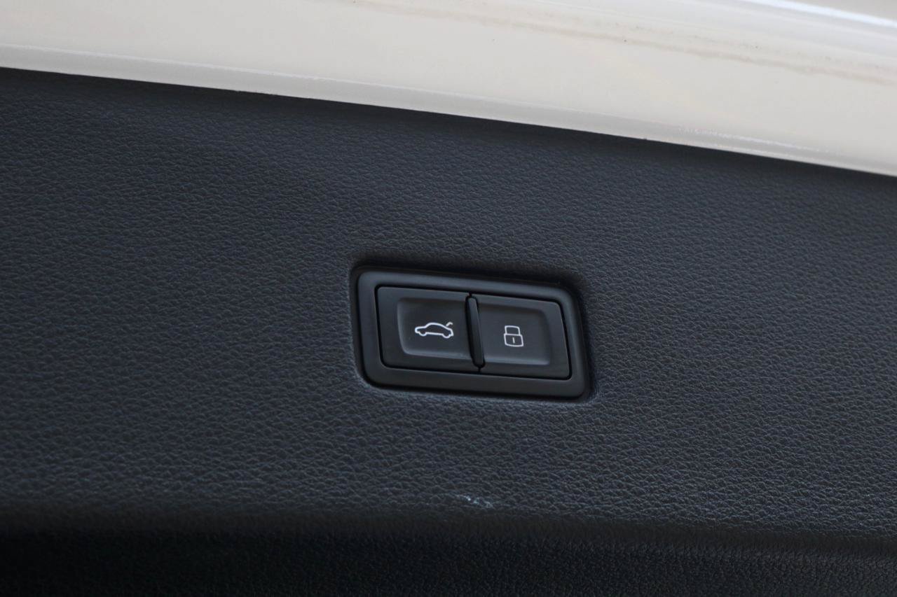 Used 2019 Audi Q8 Premium Plus w/ Premium Plus AWD/4WD image 48