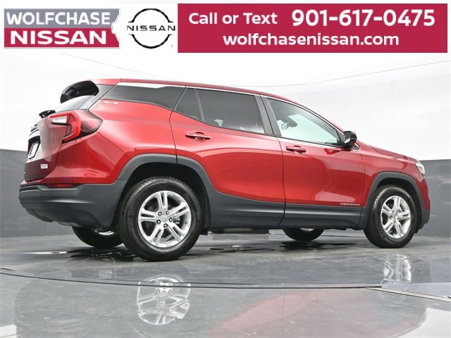 Used 2023 GMC Terrain SLE image 26