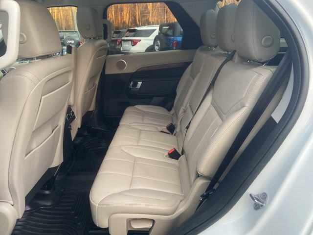 Used 2019 Land Rover Discovery HSE image 16