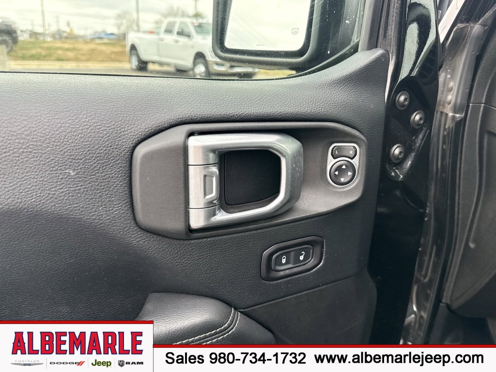 Used 2019 Jeep Wrangler Unlimited Sahara w/ Cold Weather Group image 14
