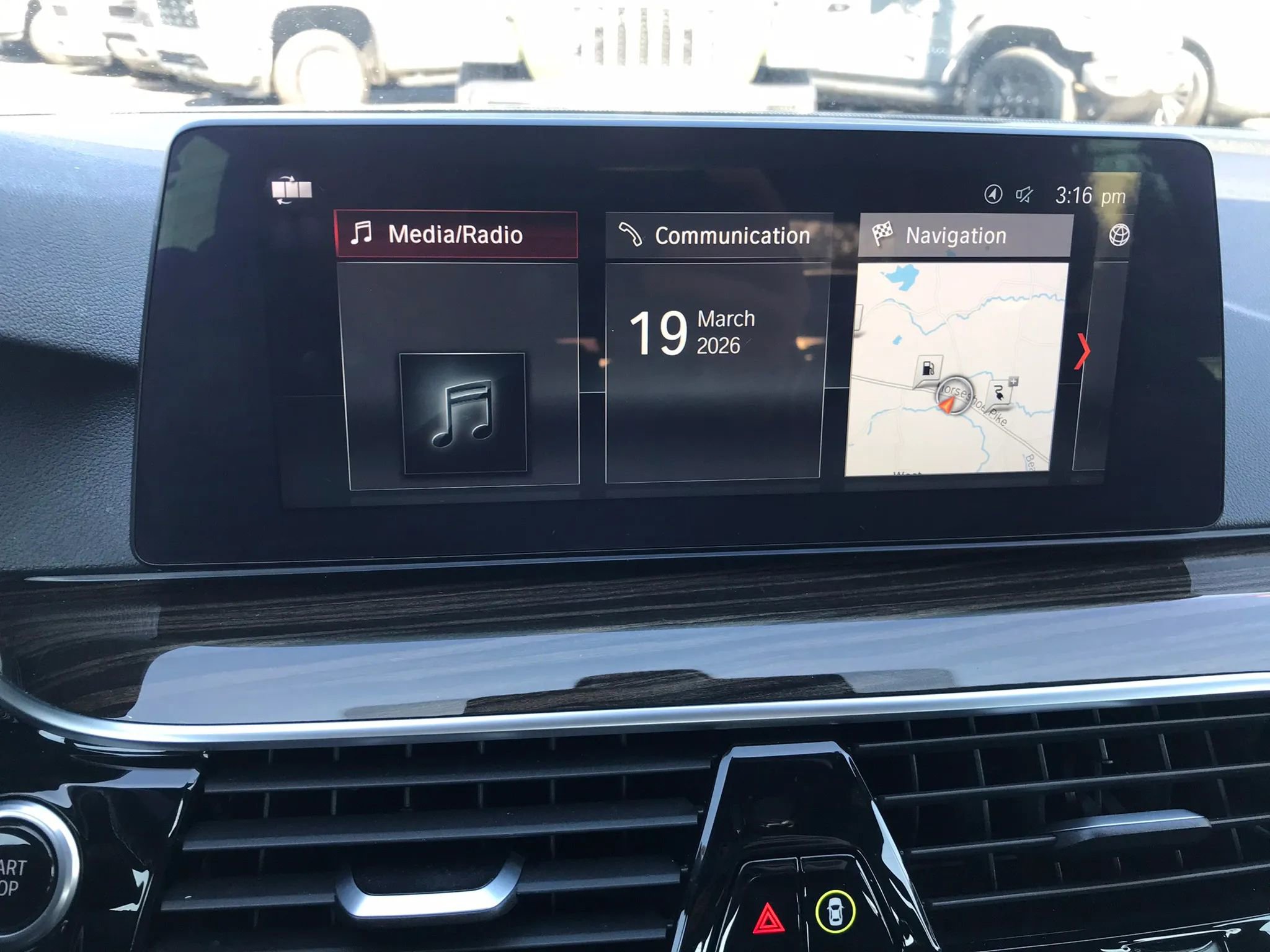 Used 2018 BMW 530e xDrive w/ Premium Package 2 AWD/4WD image 24