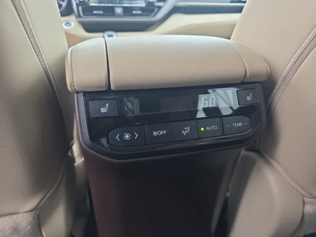 Used 2021 Toyota Highlander Platinum AWD/4WD image 18