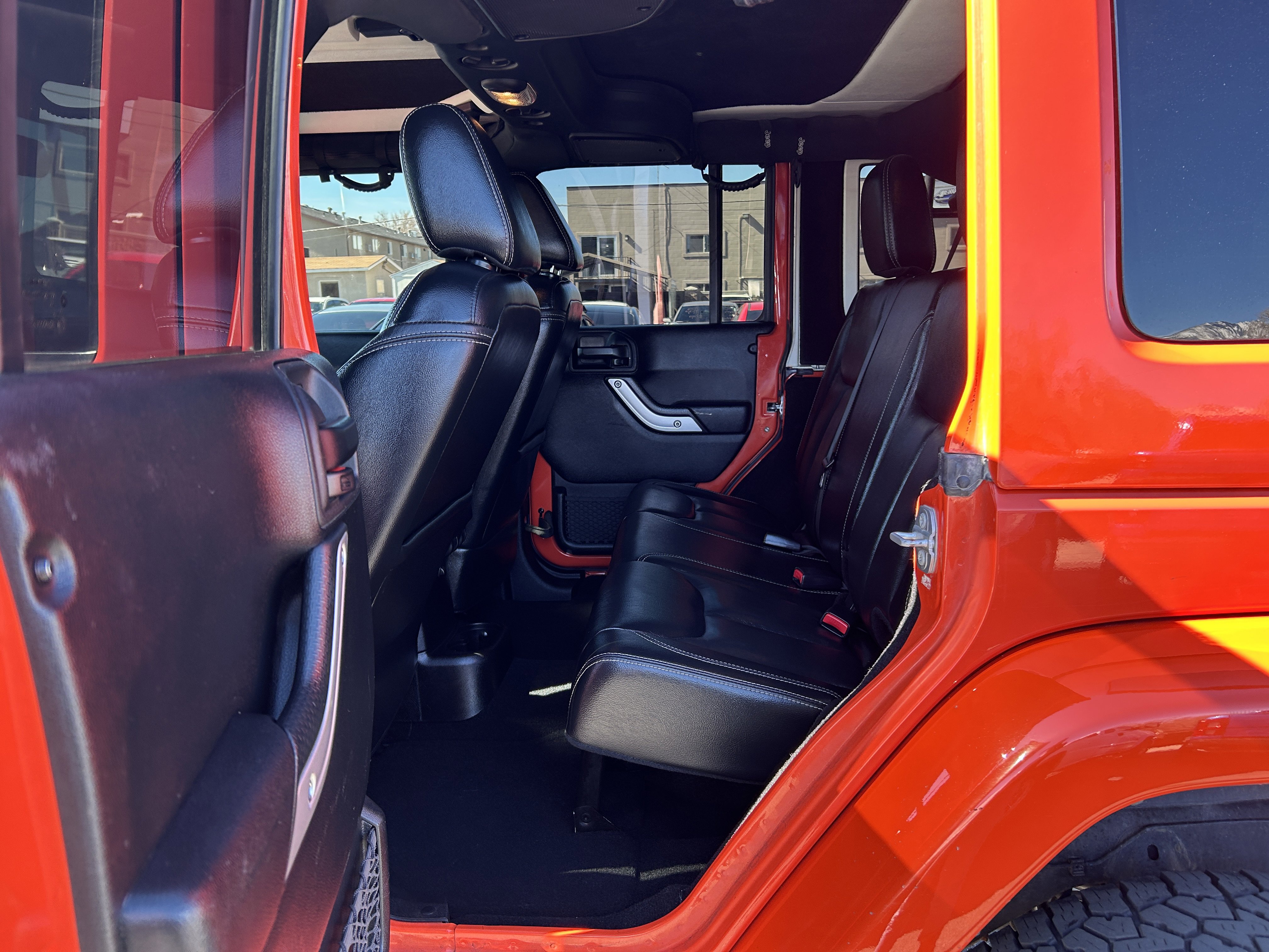 Used 2015 Jeep Wrangler Unlimited Rubicon w/ Connectivity Group image 11