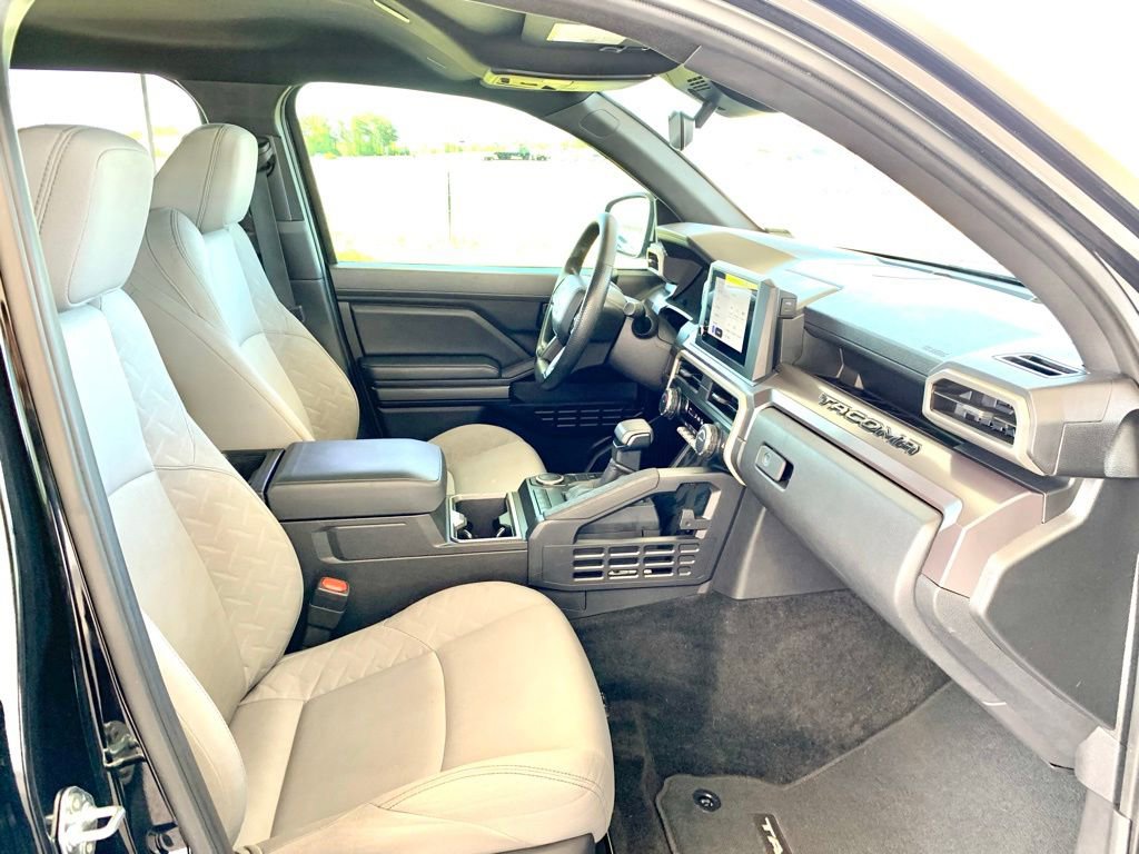 Used 2025 Toyota Tacoma SR5 RWD image 29