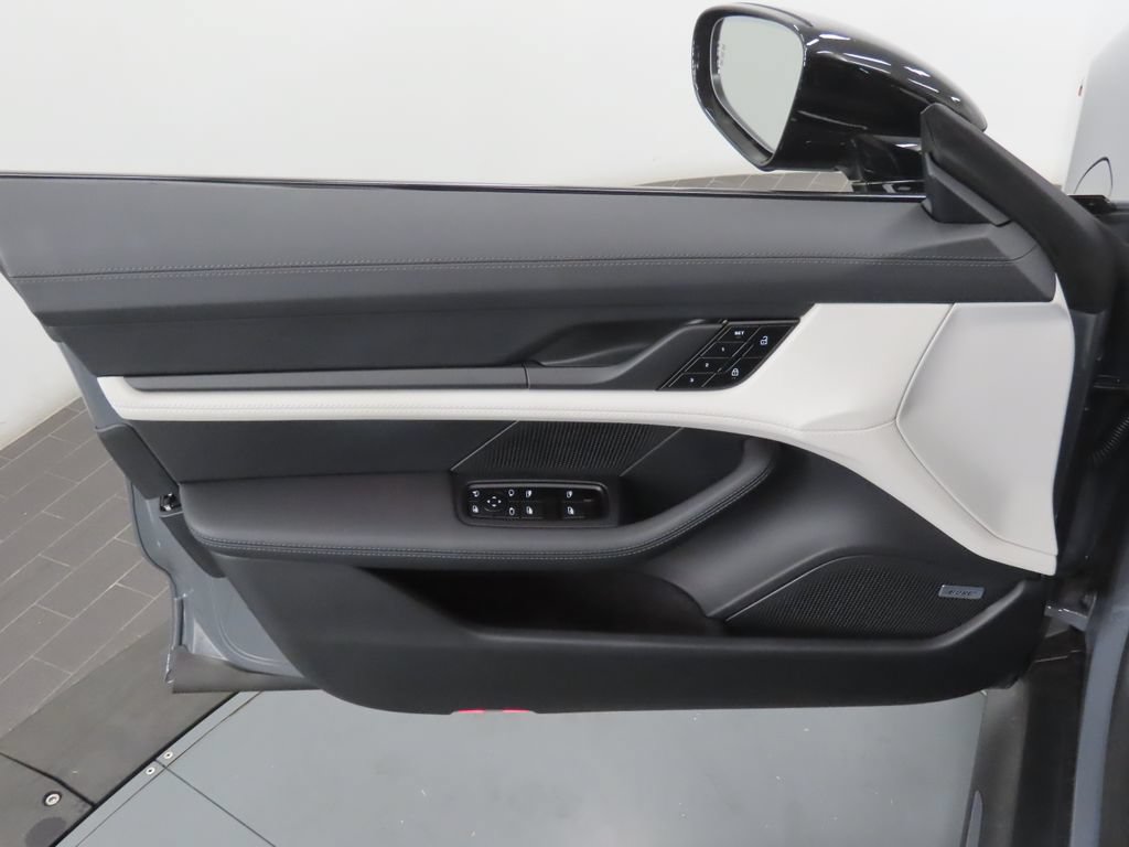 New 2026 Porsche Taycan RWD image 34