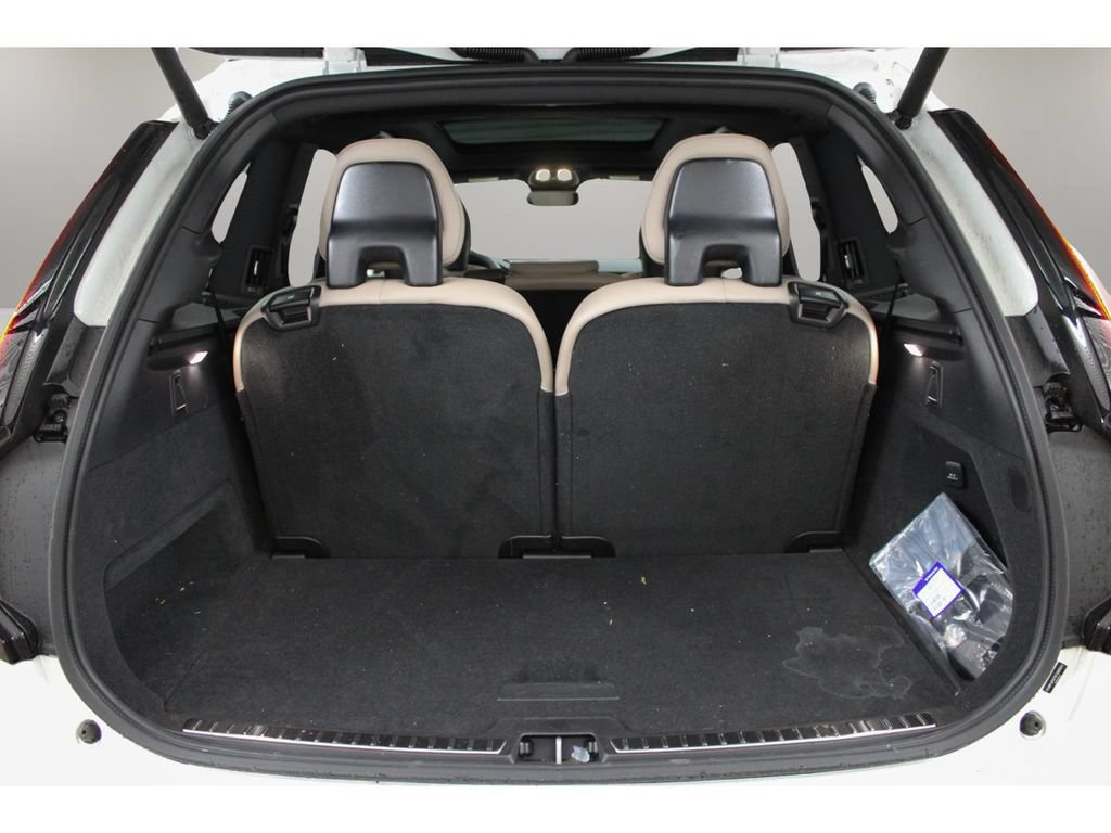 Certified 2025 Volvo XC90 B5 Ultra AWD/4WD image 31