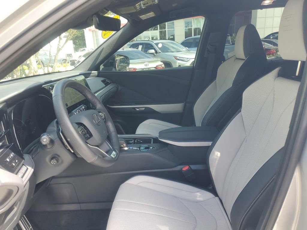 Used 2025 Lexus TX 500h AWD w/ Technology Package image 16