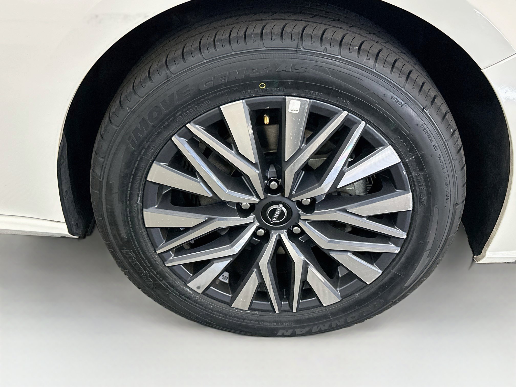 Used 2025 Nissan Altima 2.5 SV AWD/4WD image 11