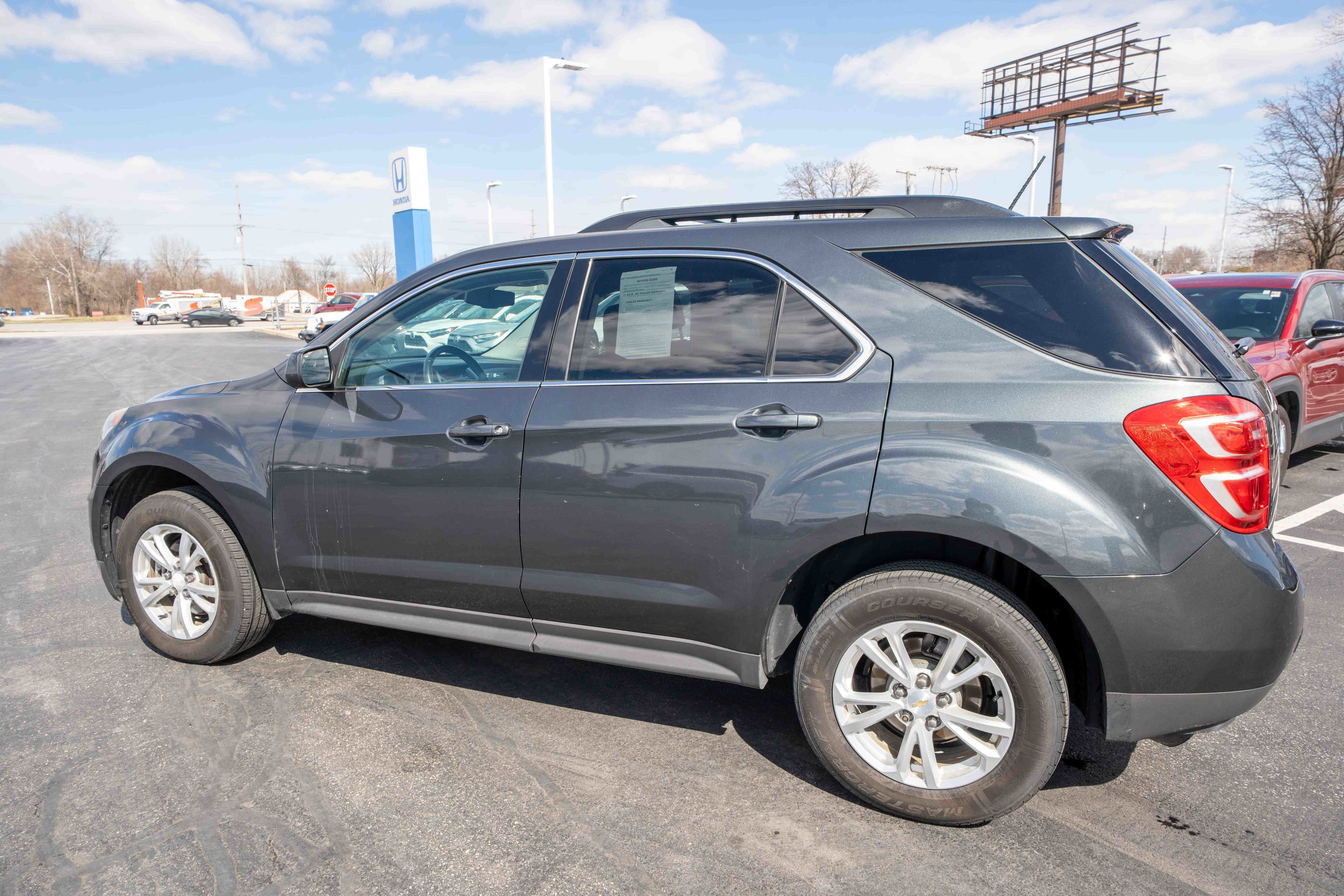 Used 2017 Chevrolet Equinox LT w/ Convenience Package image 4