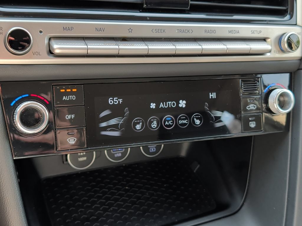 Used 2025 Genesis G70 2.5T AWD/4WD image 23