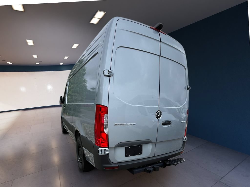 Used 2025 Mercedes-Benz Sprinter 2500 image 2