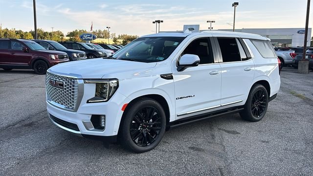 Used 2024 GMC Yukon Denali w/ Advanced Technology Package AWD/4WD image 2